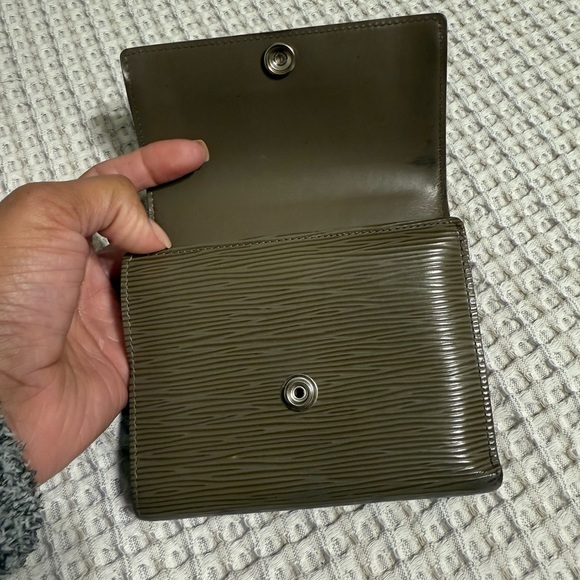 Louis Vuitton Epi Portefeuille Tri Fold - Picture 4 of 14